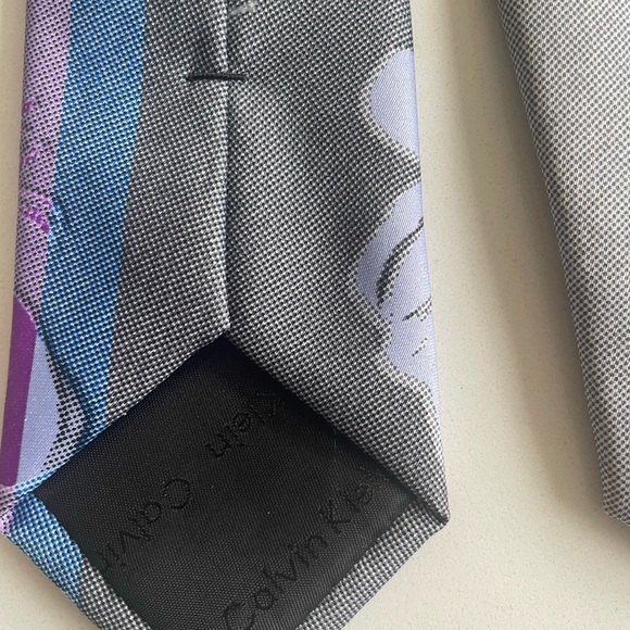 Men’s Calvin Klein Tie with abstract print. Dapper Sleek Contemporary - Picture 5 of 6